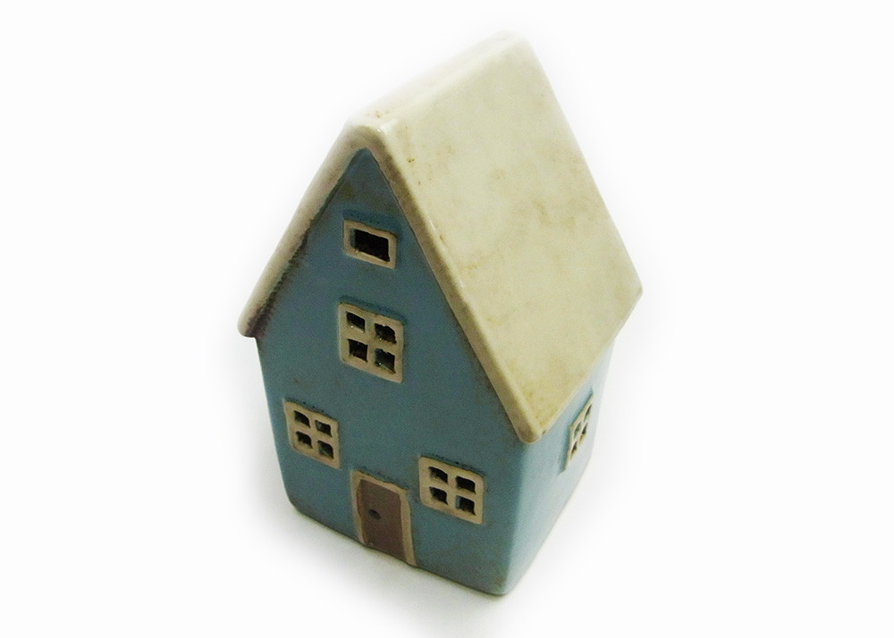 キャンドルハウス　陶器ろうそくホルダー 白い屋根と青い壁　ts29215-1903